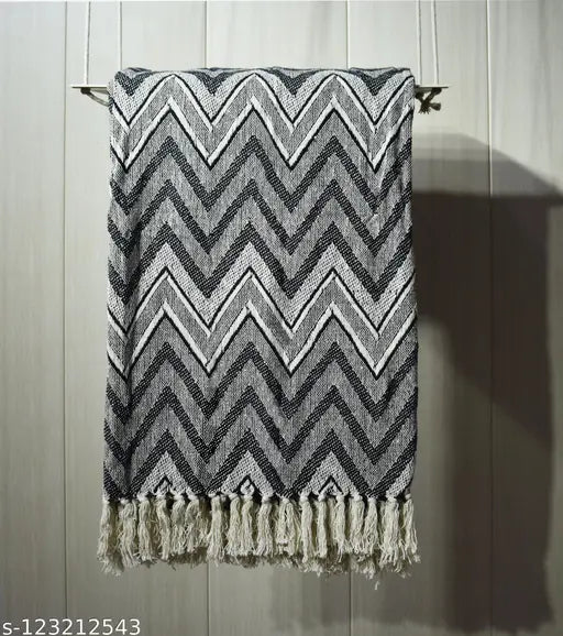 ZIG ZAG WOVWN THROW