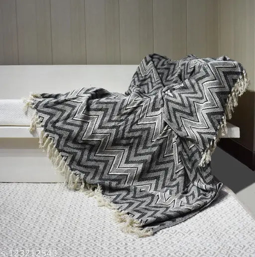 ZIG ZAG WOVWN THROW