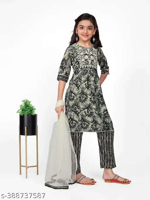 GIRLS EMBRODERY WORK KURTA AND PANT AND DUPATTA SET