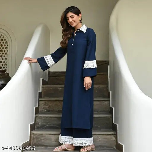 Shirt Collar Flared Sleeve Thread Work Pakistani Style Kurta with Pants